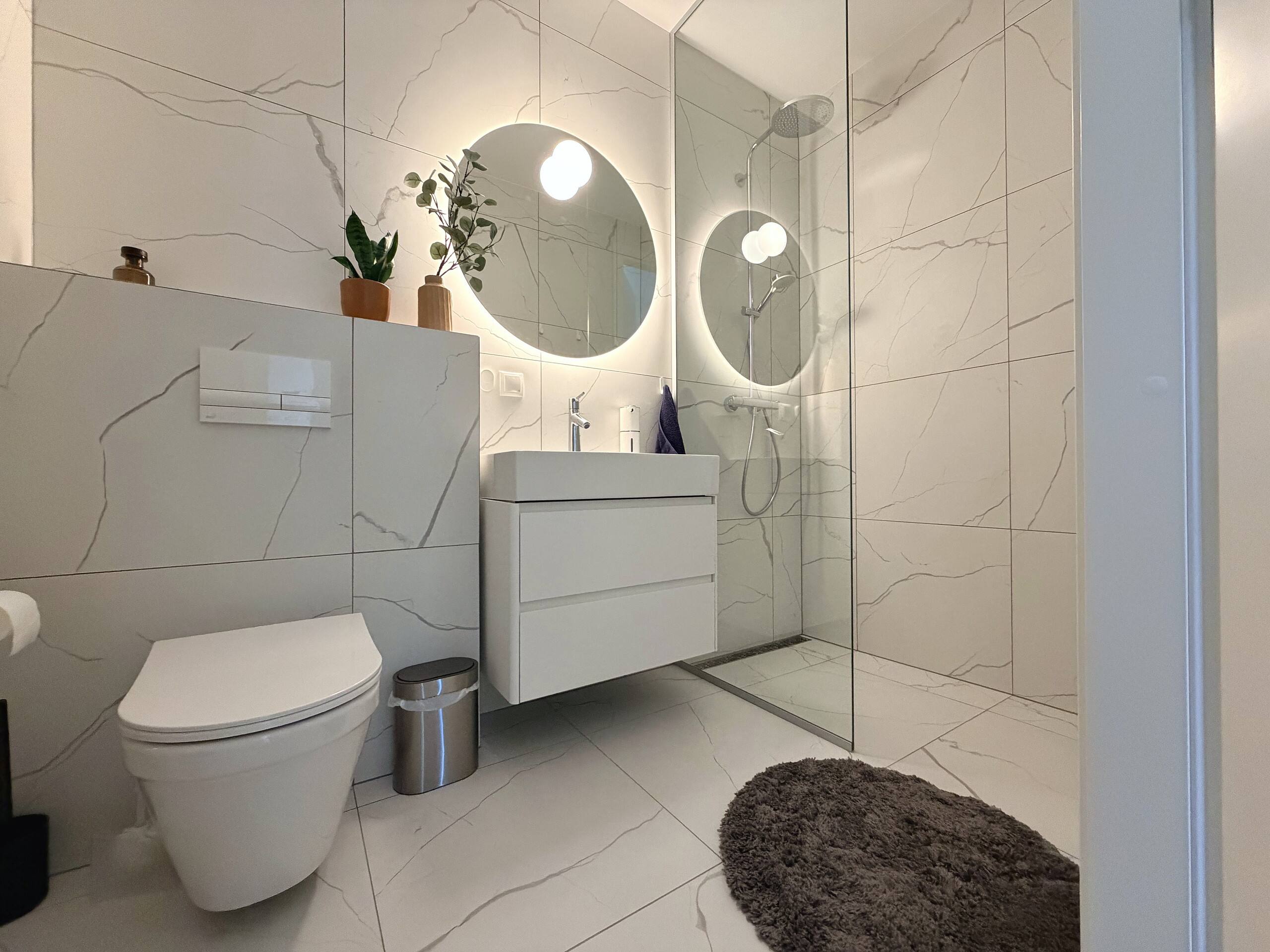 The bathroom with its walk-in shower.